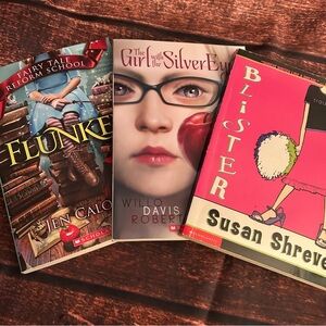 📚 SCHOLASTIC • Book Bundle (3)